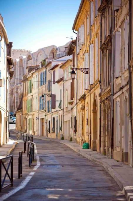 Appartement A Pied Du Centre Avec Place De Parking Arles Exterior photo