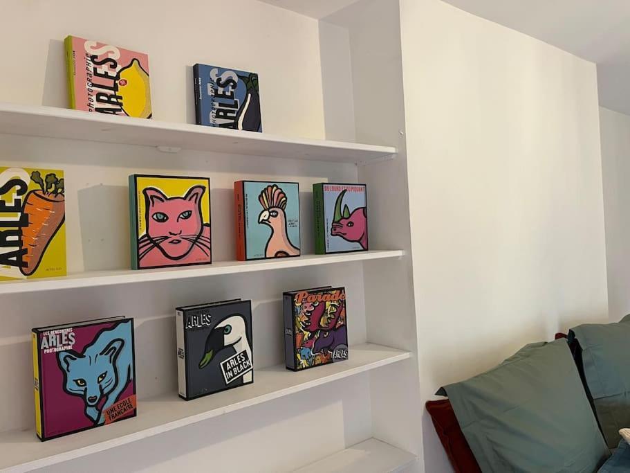 Appartement A Pied Du Centre Avec Place De Parking Arles Exterior photo