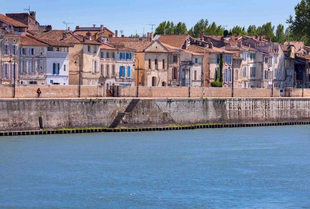 Appartement A Pied Du Centre Avec Place De Parking Arles Exterior photo