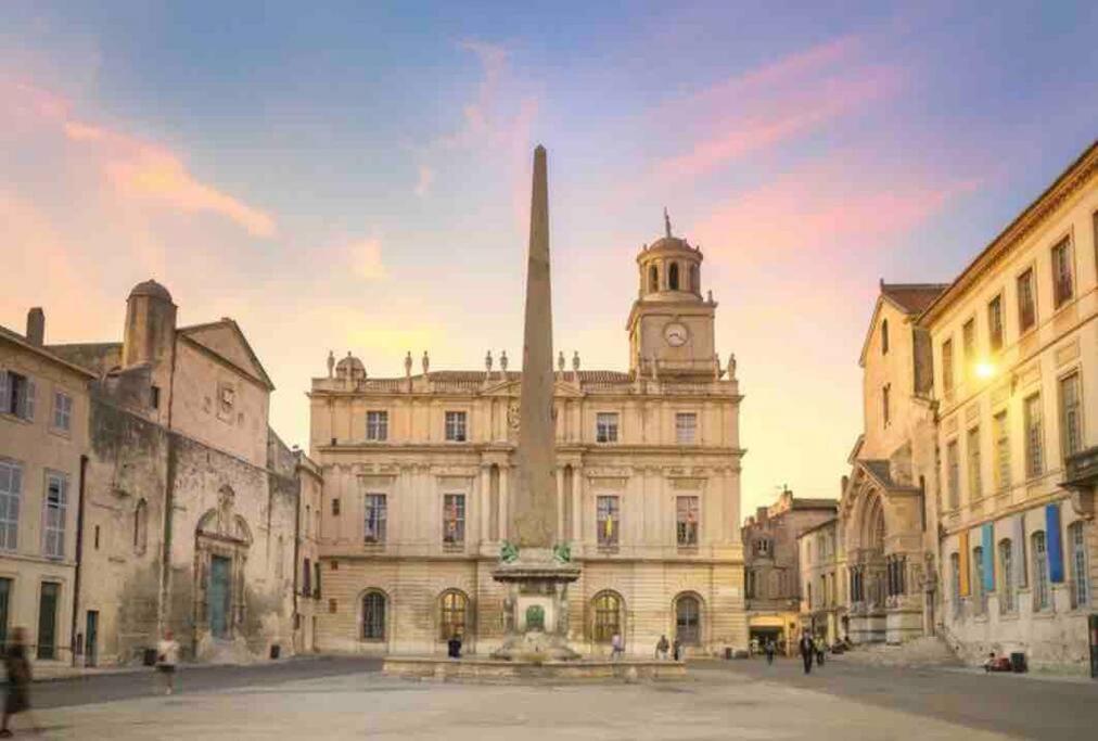 Appartement A Pied Du Centre Avec Place De Parking Arles Exterior photo